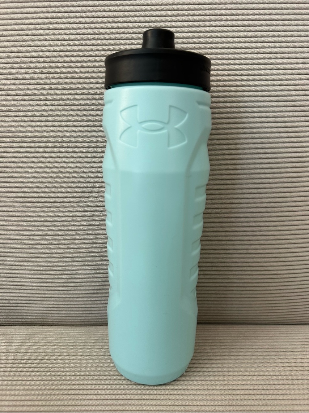 Under Armour Sideline Squeeze Water Bottle (32 oz) - “breeze blue”
